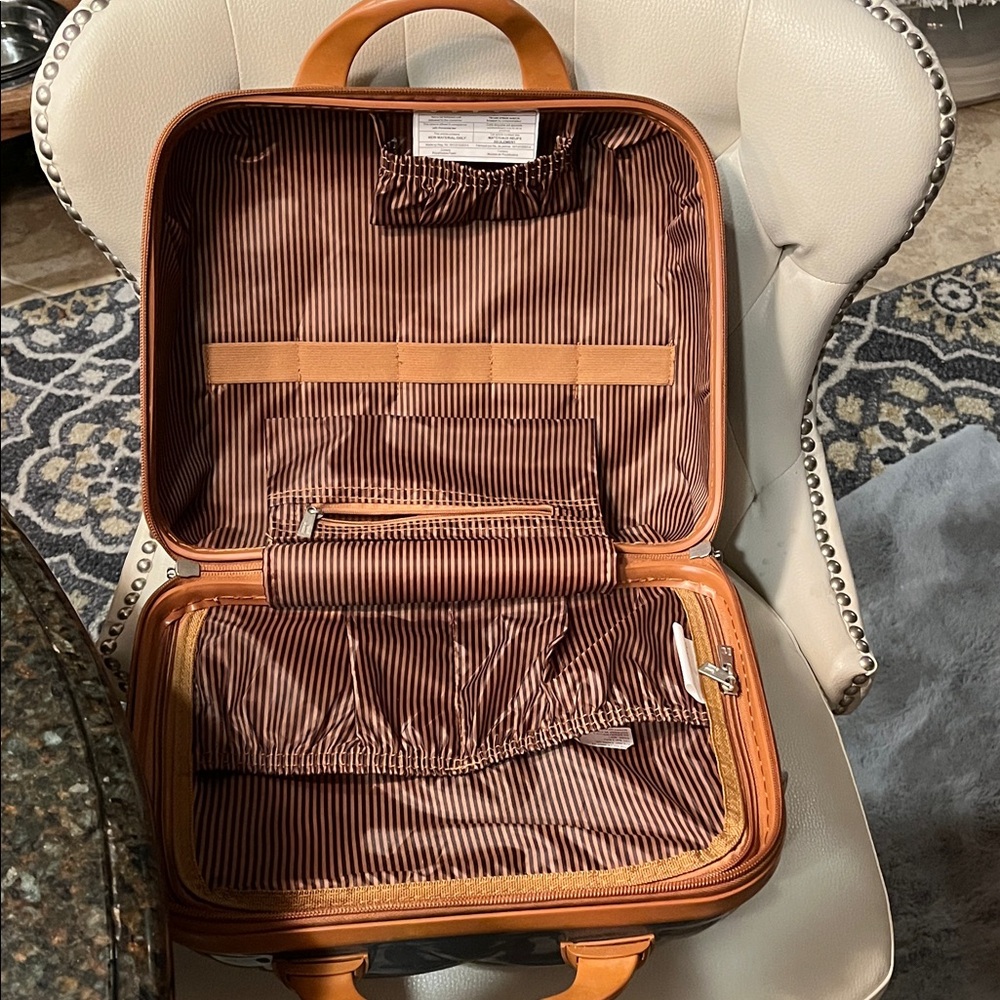 IT Luggage Makeup bag Travel cosmetic organizer Hair tools